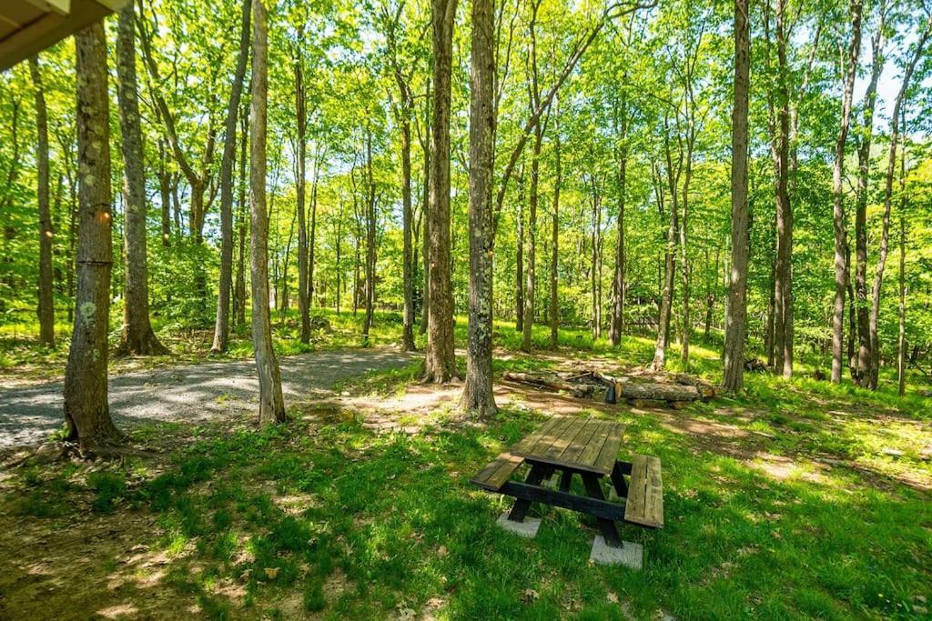 *Entire House • Sleeps 9 • Hot Tub • Pets Welcome* McHenry Exterior foto